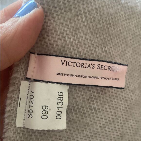 Victoria's Secret Pink and Gray Towel - Picture 6 of 11